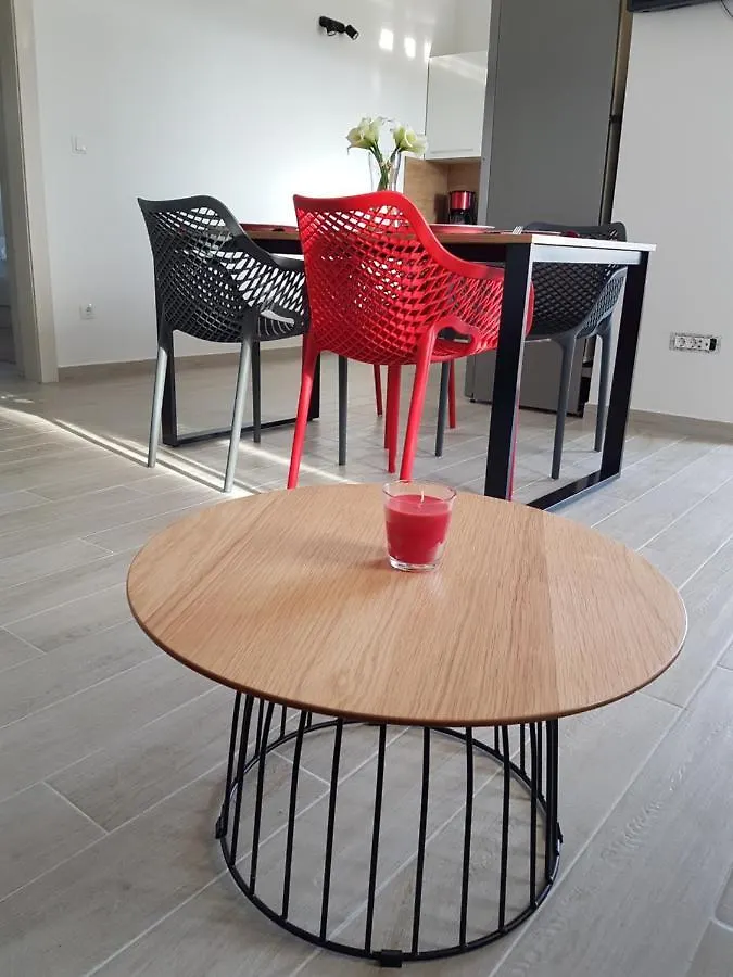 פונאנט Apartments Kiara 0*,