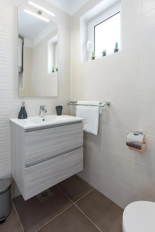 בית הארחה פונאנט Apartments Kiara קרואטיה