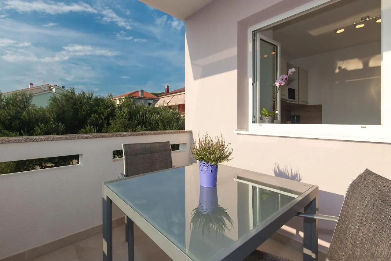פונאנט Apartments Kiara