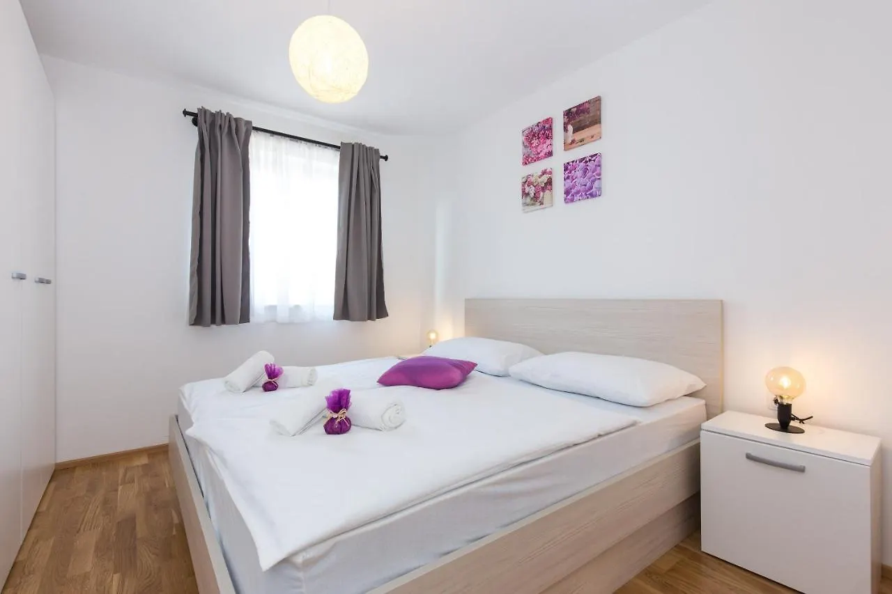 פונאנט Apartments Kiara